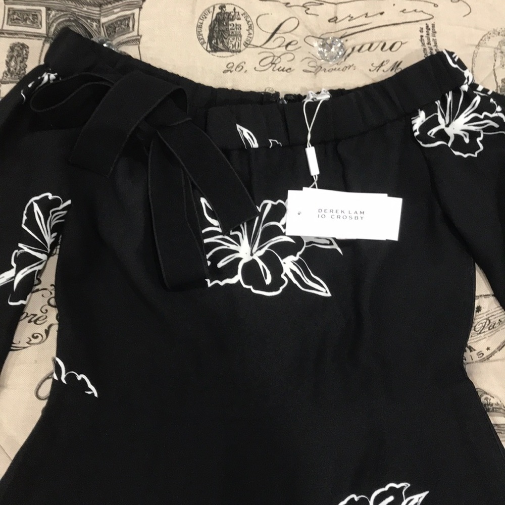 💥 DEREK LAM 10 CROSBY Off the Shoulder Top - Picture 4 of 8